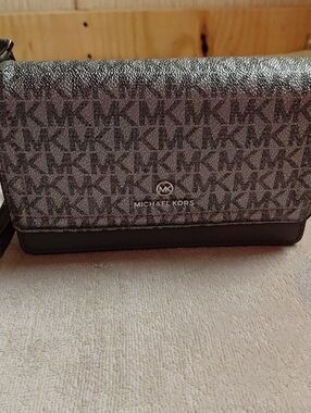 Michael Michael Kors Jet Set Charm Phone Crossbody Bag, Silver, NWT-$158 Retail